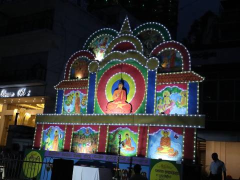 වෙළද පෙරමුණේ වෙසක් තොරණ. 