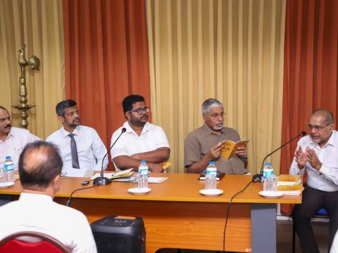 මාර්ග ආරක්ෂාව පිළිබඳ දැනුවත් කිරීමේ වැඩසටහනක් මහනුවර දී