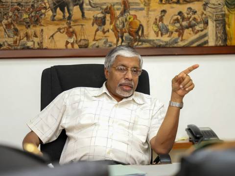 මධ්‍යම පළාත් ආණ්ඩුකාරවර මහාචාර්ය එස්.බි.එස්. අභයකෝන් මහතා සහ මහනුවර පිහිටි, ශ්‍රී ලංකා යුධ හමුදාවේ විජයබාහු පාබල රෙජි‍මේන්තුවේ 22 වන බල ඇණියේ, අණ දෙන නිලධාරී මේජර් ඉන්දික තල්පාවිල මහතා අතර හමුවක්