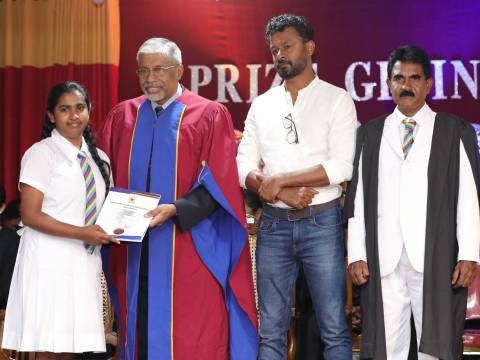 කරගස්කඩ මධ්‍ය මහා විද්‍යාලයේ වාර්ෂික ත්‍යාග ප්‍රදානෝත්සවය 