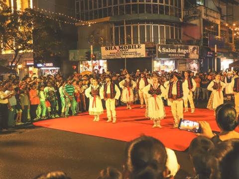 මහනුවර නගරය ආලෝකමත් කරමු’ තේමා‍වෙන් සංචාරක ආකර්ශණය සහිත රාත්‍රී වෙළඳ පොල