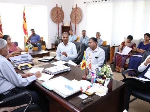 මධ්‍යම පළාතේ සංවර්ධන නිලධාරී ගැටළු සාකච්ඡාවට