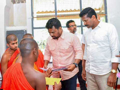 'දිට්වා' ආපදාවෙන් අහිමි වූ ජීවිත සිහිපත් කරමින් පැවති තෙමස් පූර්ණ දානමය පුණ්‍යකර්මය ජනපති ප්‍රදානත්වයෙන්