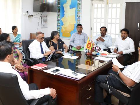 මධ්‍යම පළාත් කළමනාකරණය සේවා නිලධාරීන්ගේ ගැටළු පිළිබද සාකච්ජාවක්