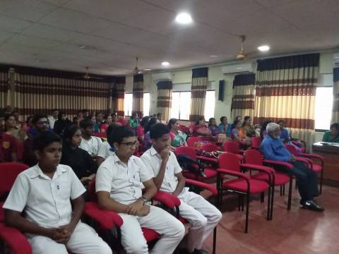 මාතලේ පොසොන් බැති ගී සරණිය සඳහා සංගීතය සපයන ලද මාතලේ සිරිමාවෝ බණ්ඩාරනායක විදුහලේ සිසු දරුවන් ට උපහාර.