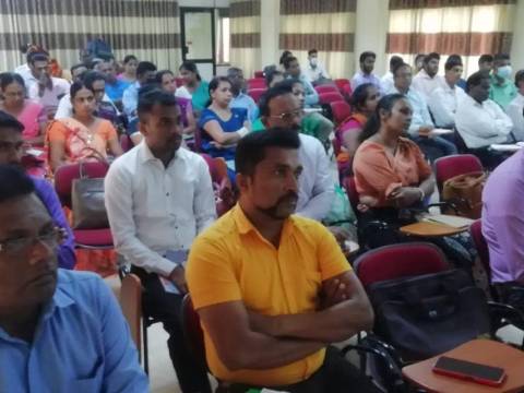 මධ්යම පළාතේ ප්රජාසංවර්ධන හා පරිසර නිළධාරීන්ගේ මාසික ප්රගති සමාලෝචන රැස්වීමක්.