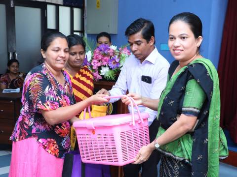 යටිනුවර ගැබිණි මව්වරුන් සදහා අත්යවශ්ය වන ආහාර ද්රව්ය හා උපකරණ ලබාදීමේ වැඩසටහනක්.