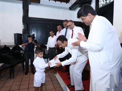 “ඇසල පෙරහැරයි - සිතුවම් පෙළහරයි සිතුවම් දැක්මේ ජයග්රාහකයන්ට ත්යාග හා සහතික පත්ර පිරිනැමේ.