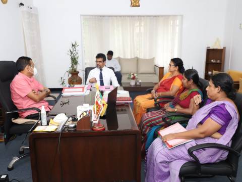 හෙට්ටිපොල නගරයේ ඉඩම් ගැටලු සම්බන්ධ සාකච්ඡාවක් මධ්යම ආණ්ඩුකාරවරයාගේ ප්රධානත්වයෙන් මහනුවරදී.